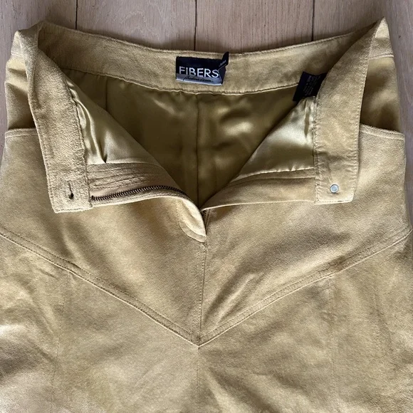 Beautiful Suede Lined Skirt - Picture 6 of 9